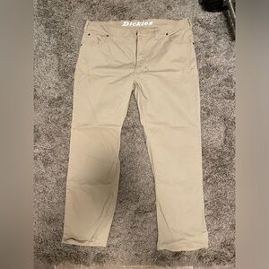 Men’s lightweight pants by Dickies. Size 38x32 Great condition